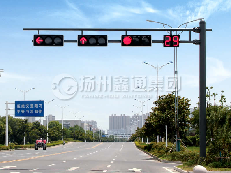 XHDG-002，F(xiàn)型懸臂信號(hào)燈桿